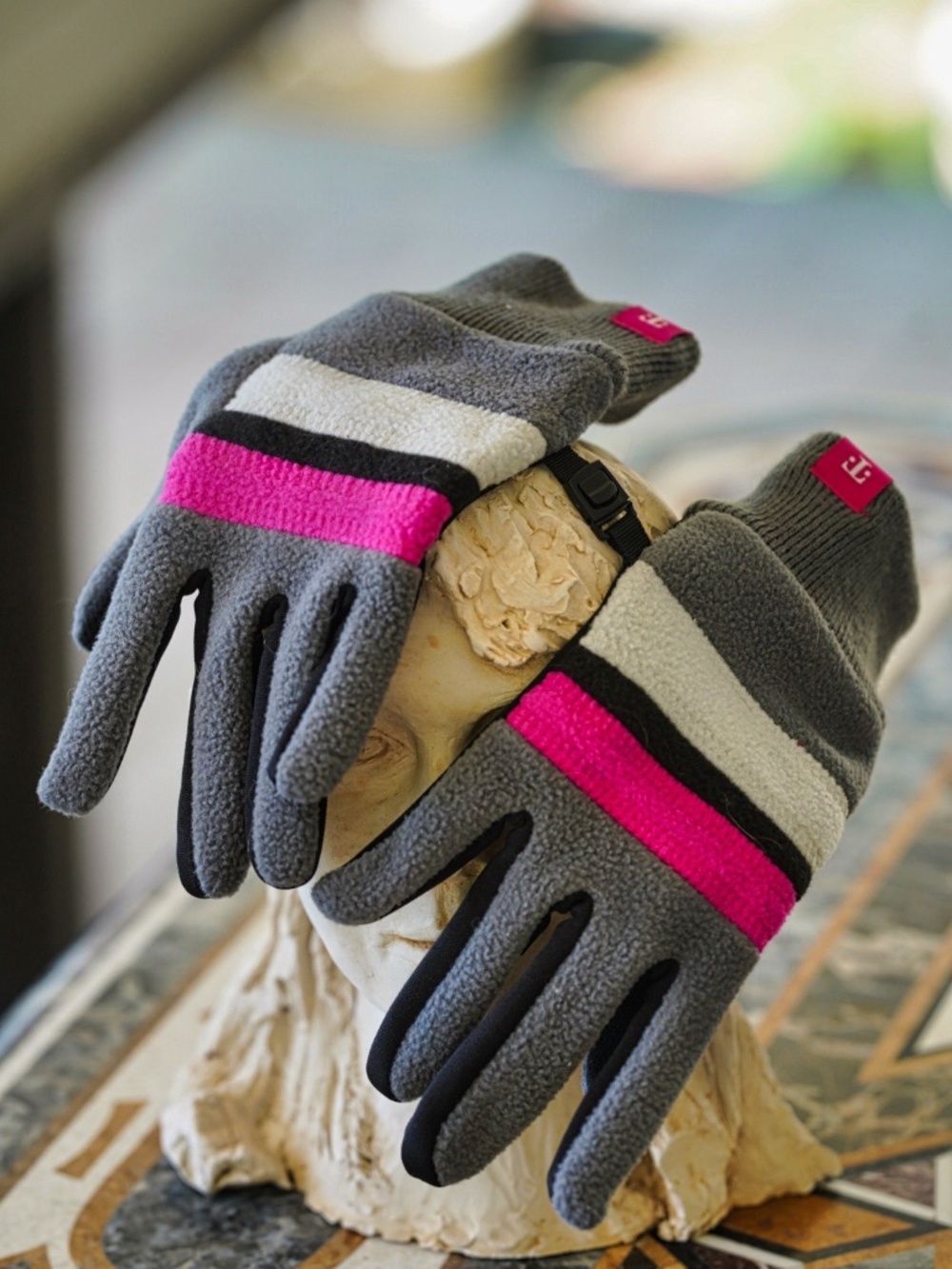 T-Mobile Tuesday Promotional Fleece Touchscreen Winter Gloves Grey Pink Stripe